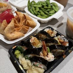 Shrimp tempura roll and Cheese Wontons (6)