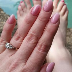 Almond shaped acrylic with shilac polish. I'm in love!