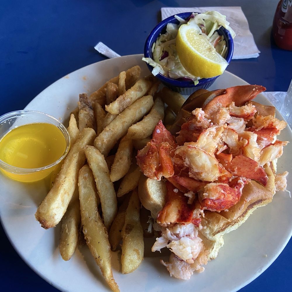 Boston Sail Loft - New England Lobster Roll - Bars Near Me - Boston, Massachusetts