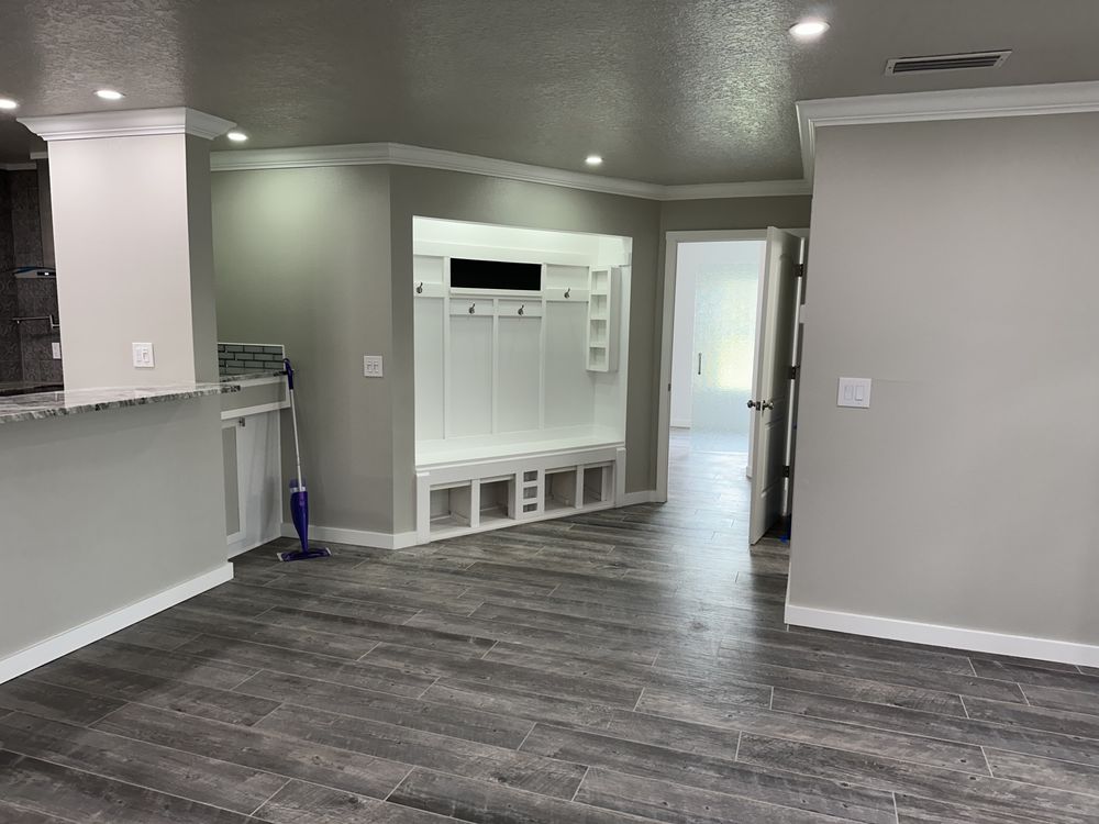 Slide of Elliotts Elite Home Solutions