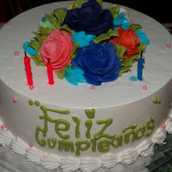 Doña Anita - Pastel de coco de Doña Anita, decorado para cumpleaños. Enero 2015.