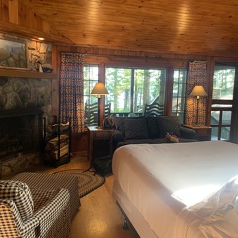Migis Lodge at Sebago Lake - Skylark cabin - Hotels Near Me - South Casco, Maine