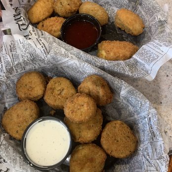 Mo's Pub - Fried pickles and jalapeño poppers - Pizza Near Me - Escanaba, Michigan