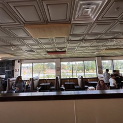 Vinzo's - Inside