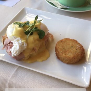 Tableau - 2020 traditional Benedict. One more egg but only half a sandwich. - Breakfast & Brunch Near Me - Las Vegas, Nevada
