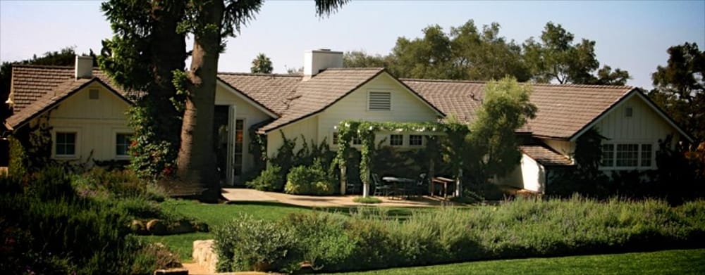 Slide of Derrick's Roofing