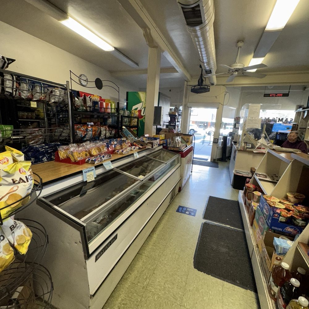 It's the perfect convenience store It's the perfect convenience store