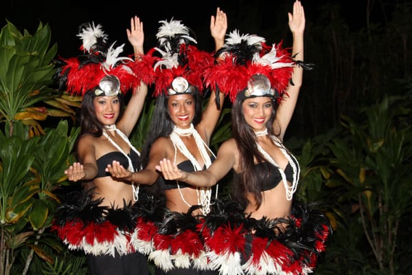 Hawaii Alive Luau Show by null