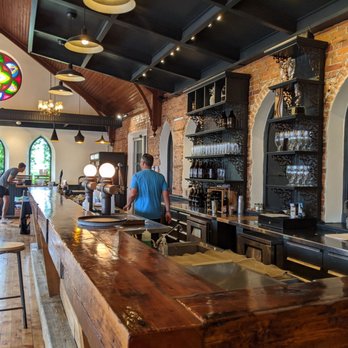 Silversmith Brewing - Beautiful structure and design - Breweries Near Me - Niagara-on-the-Lake, Ontario Silversmith Brewing - Beautiful structure and design - Breweries Near Me - Niagara-on-the-Lake, Ontario