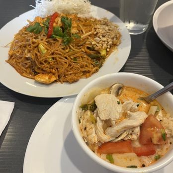 Thai Mint - N1. Pad Thai with chicken - Thai Near Me - Colorado Springs, Colorado Thai Mint - N1. Pad Thai with chicken - Thai Near Me - Colorado Springs, Colorado