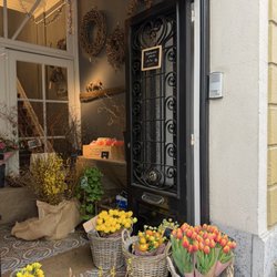 Brussels City Tours - Ghent flower shop