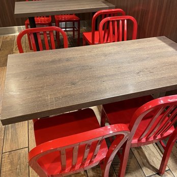 85°C Bakery Cafe-Northridge - Dirty table - Bakeries Near Me - Northridge, California