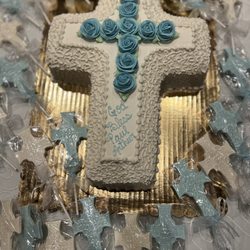 Front Street Bakery - Cake and chocolate lollipops