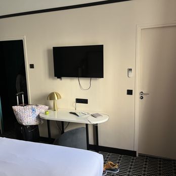 Best Western Premier Hotel Roosevelt - Small tv - Hotels Near Me - Nice, 06