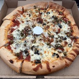 Smedby's Large Deep dish pizza