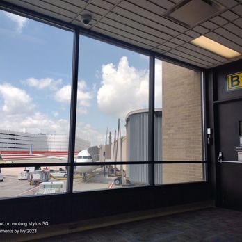 Eppley Airfield - OMA - Gate B12- very small Terminal selling hotdogs and beer only.Yuck! - Airports Near Me - Omaha, Nebraska Eppley Airfield - OMA - Gate B12- very small Terminal selling hotdogs and beer only.Yuck! - Airports Near Me - Omaha, Nebraska