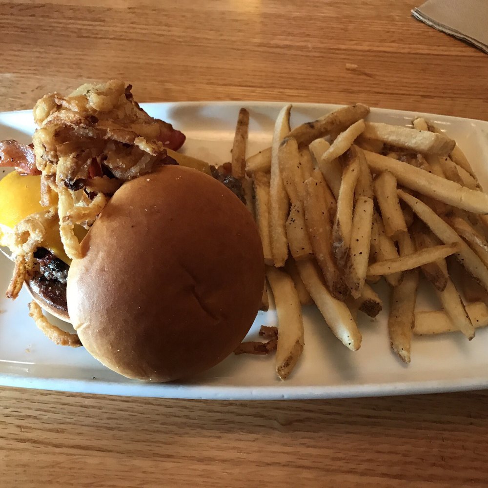 Applebee's Grill + Bar - Sports Bars Near Me - Niles, Ohio