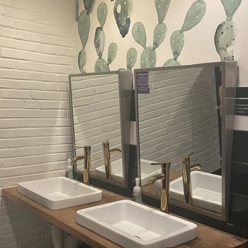 Estrella - Female bathroom - Tacos Near Me - Downingtown, Pennsylvania