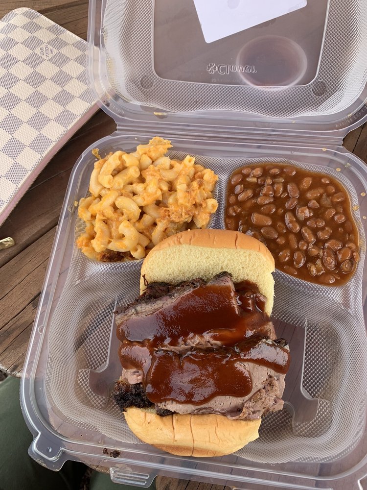 Harbor Que BBQ Logo