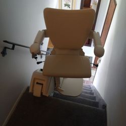 Home & Mobility Solutions - It swivels at the top of the stairs perfectly.