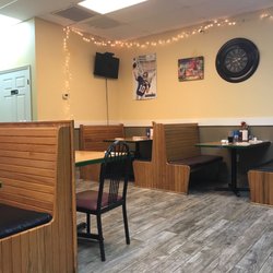 Del Franco's Pizza - Inside restaurant. Quiet place, just my party of 3.