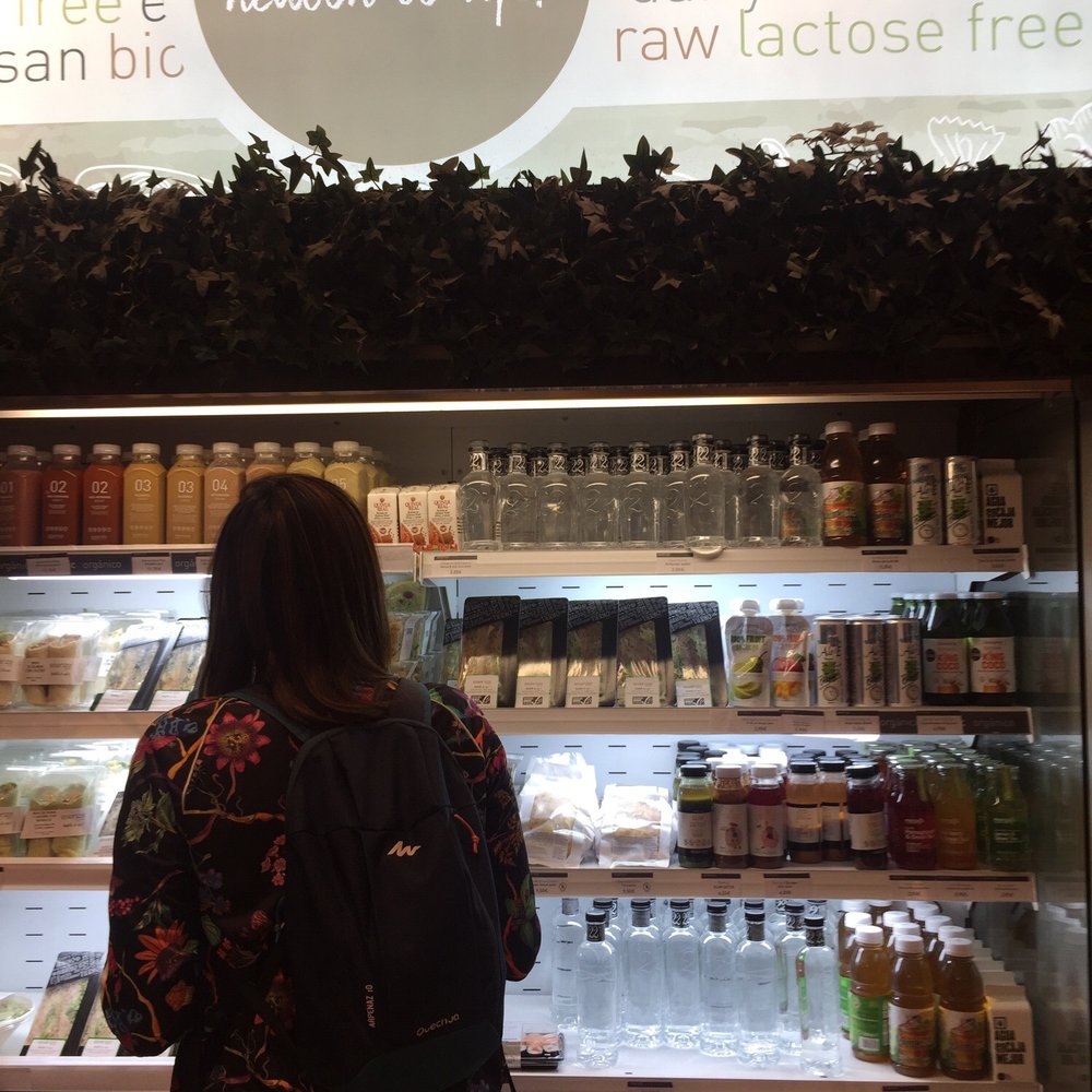 Essenza by Sha - Refrigerated case of salads, sandwiches and drinks. - Juice Bars & Smoothies Near Me - Madrid, M Essenza by Sha - Refrigerated case of salads, sandwiches and drinks. - Juice Bars & Smoothies Near Me - Madrid, M