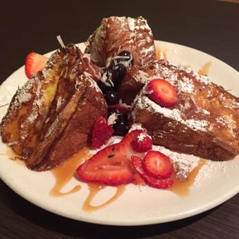 Broken Yolk Cafe - Tiki French toast (made with Hawaiian Kings bread) - Breakfast & Brunch Near Me - Orange, California