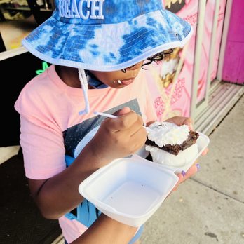Dream the La Cream - Brownie and homemade ice cream - Ice Cream & Frozen Yogurt Near Me - Virginia Beach, Virginia Dream the La Cream - Brownie and homemade ice cream - Ice Cream & Frozen Yogurt Near Me - Virginia Beach, Virginia