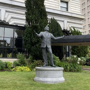 Tony Bennett Statue - Public Art Near Me - San Francisco, California Tony Bennett Statue - Public Art Near Me - San Francisco, California