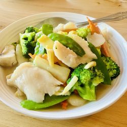 Peking Chester - Fish with rainbow vegetables