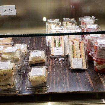 United Club - Sandwiches, wraps, and caprese salad - Airport Lounges Near Me - Chicago, Illinois United Club - Sandwiches, wraps, and caprese salad - Airport Lounges Near Me - Chicago, Illinois