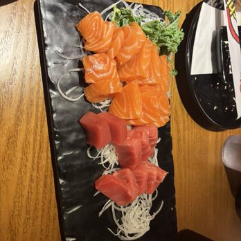 Sushi Kingdom - Salmon and tuna sashimi - Sushi Bars Near Me - Cambridge, Massachusetts