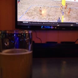 Hollar's Bar & Grill