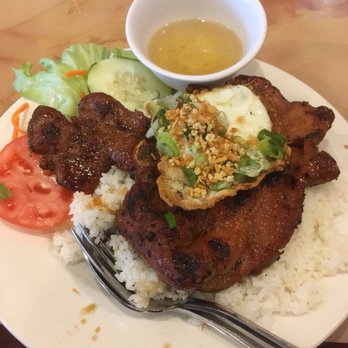 Mi La Cay - Grilled pork chop with fried egg and broken rice - Vietnamese Near Me - Silver Spring, Maryland Mi La Cay - Grilled pork chop with fried egg and broken rice - Vietnamese Near Me - Silver Spring, Maryland