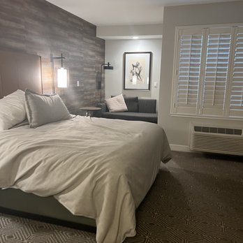 Napa Winery Inn - . Not a fan of goose down or feather pillows but some like this due to its anti microbial properties and are considered a luxury. - Hotels Near Me - Napa, California Napa Winery Inn - . Not a fan of goose down or feather pillows but some like this due to its anti microbial properties and are considered a luxury. - Hotels Near Me - Napa, California