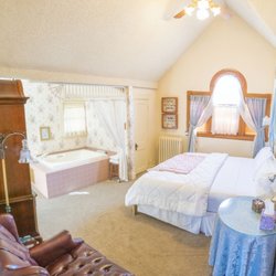 Castle Marne - Loved the vaulted ceilings. This woulld be my 2nd choice on my next stay here