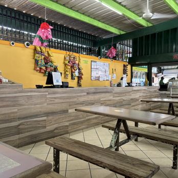 Lechonera Los Pinos - Comedor - Barbeque Near Me - Cayey, Puerto Rico