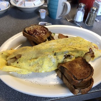 Rainbow - The farmers omelette with great Ryebread - Comfort Food Near Me - New Berlin, Wisconsin