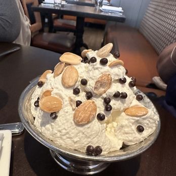 Stephanie's On Newbury - Brownie sundae - American Near Me - Boston, Massachusetts Stephanie's On Newbury - Brownie sundae - American Near Me - Boston, Massachusetts