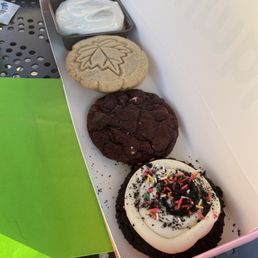 Red Velvet Cookie