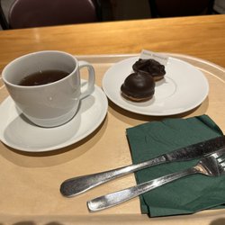 Mekka - Earl grey tea and biskvi.