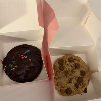 Crumbl - National Harbor - Bakeries Near Me - Oxon Hill, Maryland