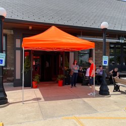 Black Dog Smoke & Ale House - Entry