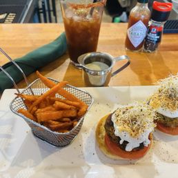 Crab Cakes Benedict