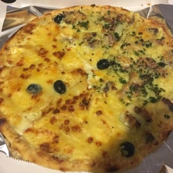 Pizza du Faubourg - Demi pizza aux fromages et demi pizza gersoise