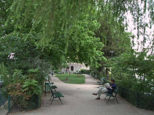 Square du Vert-Galant by null