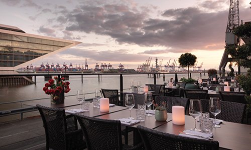 am kai | restaurant. seafood. drinks. elbblick by null