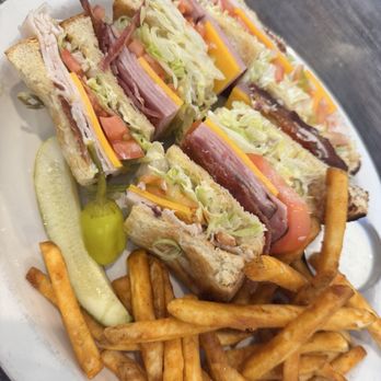 Biscuits Cafe - Classic Club - OO - Cafes Near Me - Oregon City, Oregon