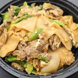 Mom’s Kitchen Waukesha  - Beef pad see ew ($15 +$3 for beef)