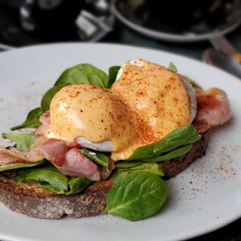 Thomas J Walls - Sriracha Benny - Cafes Near Me - Edinburgh, EDH Thomas J Walls - Sriracha Benny - Cafes Near Me - Edinburgh, EDH
